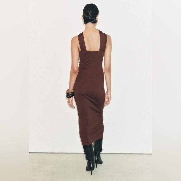 Zara Knotted Dress with Golden Appliqué - Picture 6 of 6